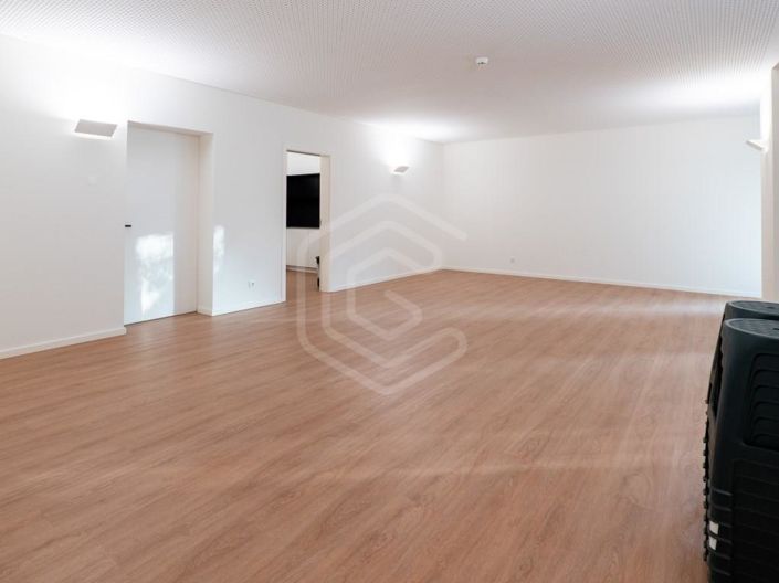 Image No.30-3 Bed Apartment for sale