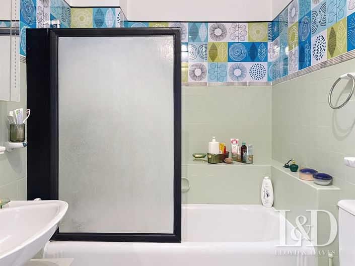 Image No.11-3 Bed House for sale