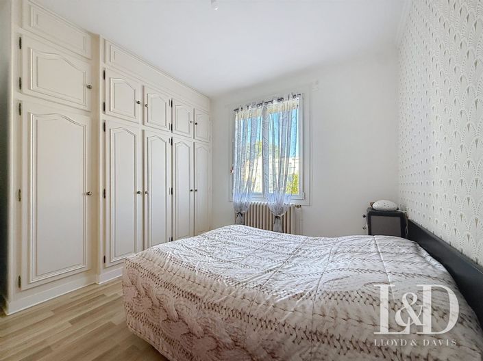 Image No.14-3 Bed House for sale