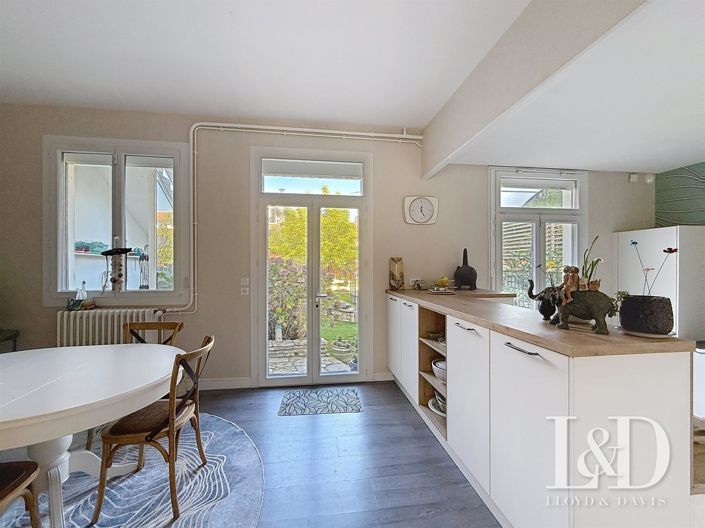 Image No.8-3 Bed House for sale