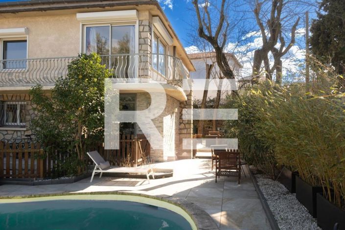 Image No.1-4 Bed House for sale