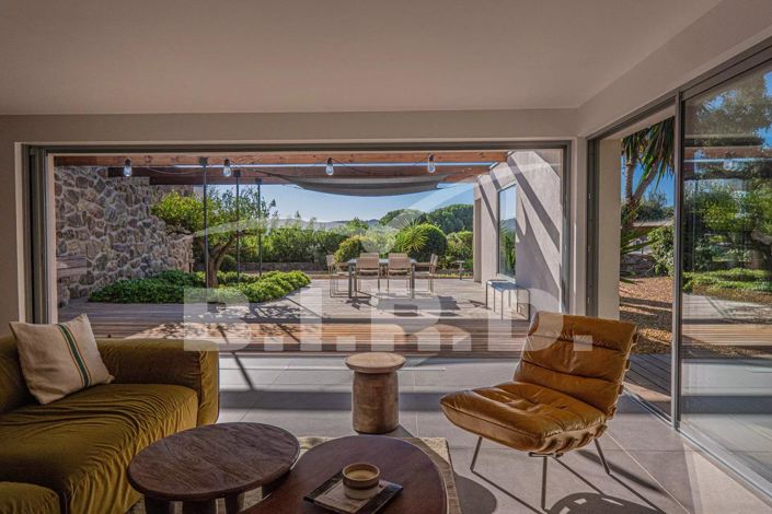 Image No.1-4 Bed House for sale