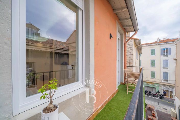 Image No.10-1 Bed Apartment for sale