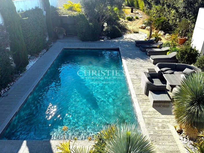 Image No.3-10 Bed House for sale