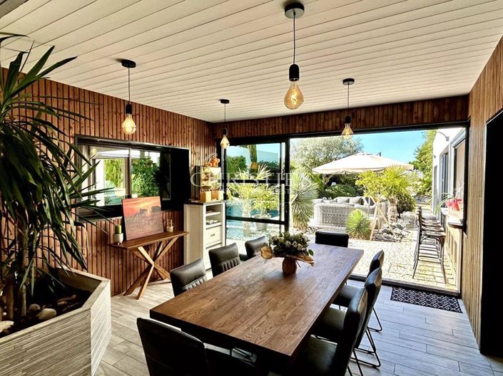 Image No.4-10 Bed House for sale