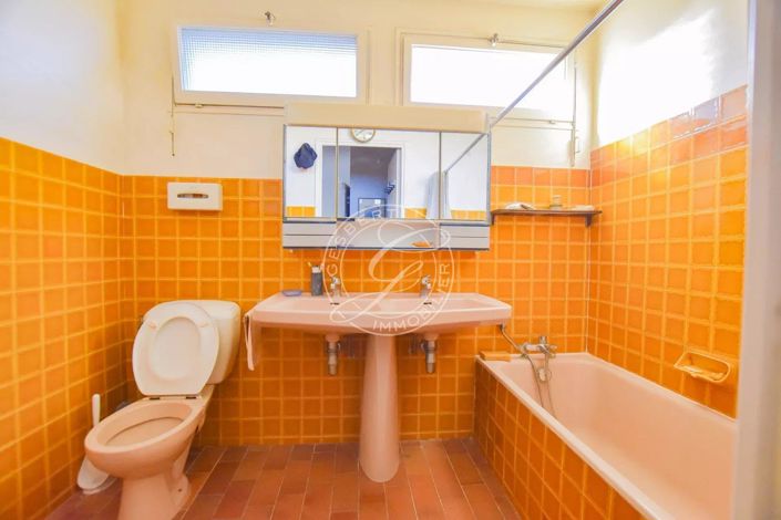 Image No.11-3 Bed House for sale