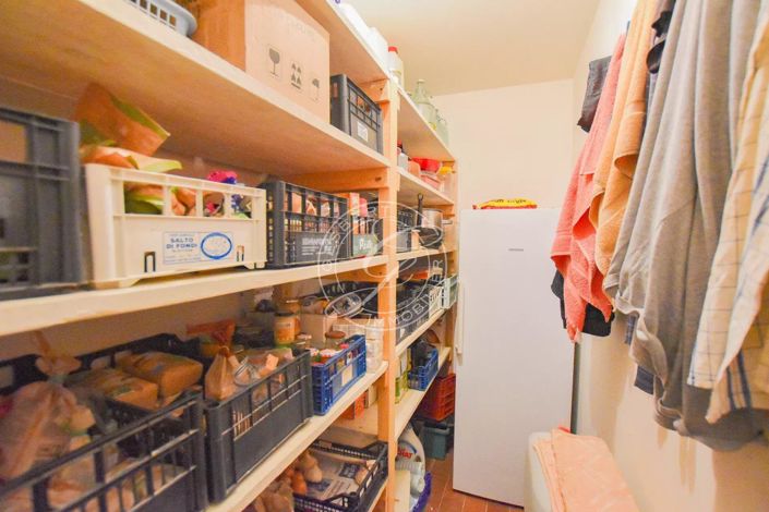 Image No.8-3 Bed House for sale