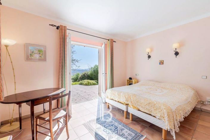 Image No.14-5 Bed House for sale