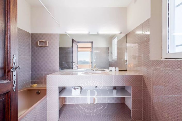 Image No.17-5 Bed House for sale