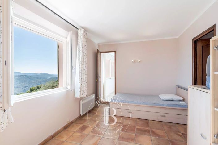 Image No.19-5 Bed House for sale