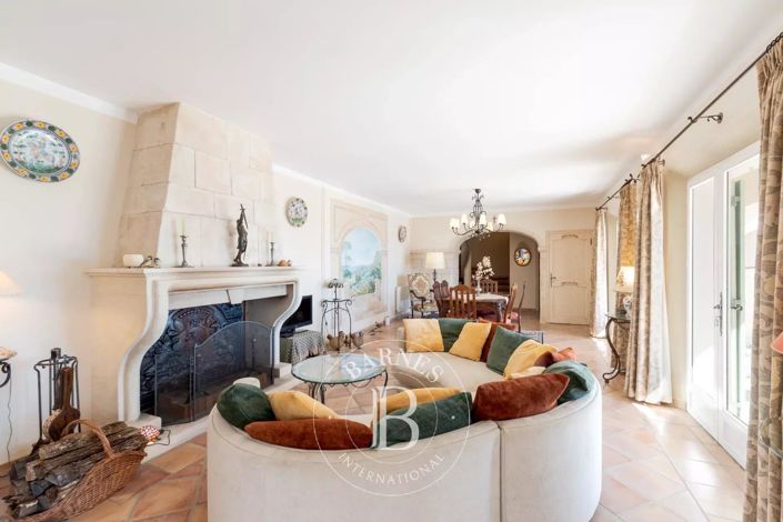 Image No.7-5 Bed House for sale