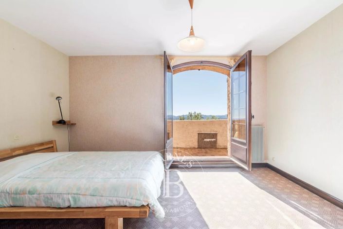 Image No.11-5 Bed House for sale