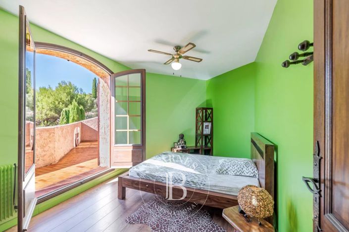 Image No.12-5 Bed House for sale