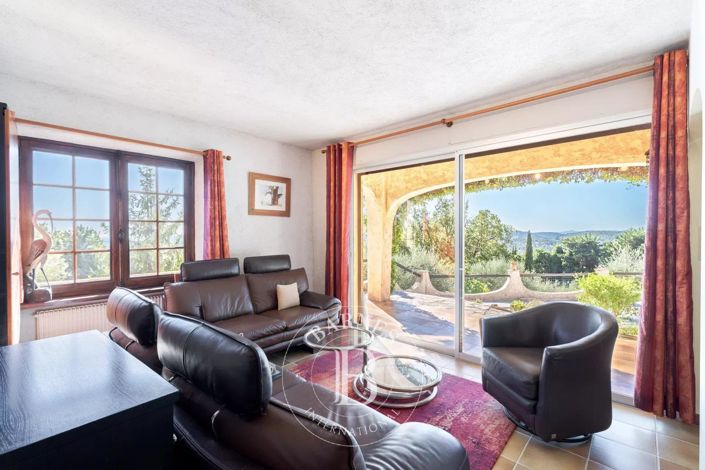 Image No.8-5 Bed House for sale