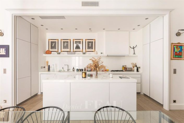 Image No.10-3 Bed Apartment for sale