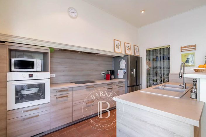 Image No.10-9 Bed House for sale