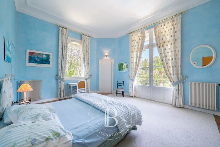 Image No.5-9 Bed House for sale