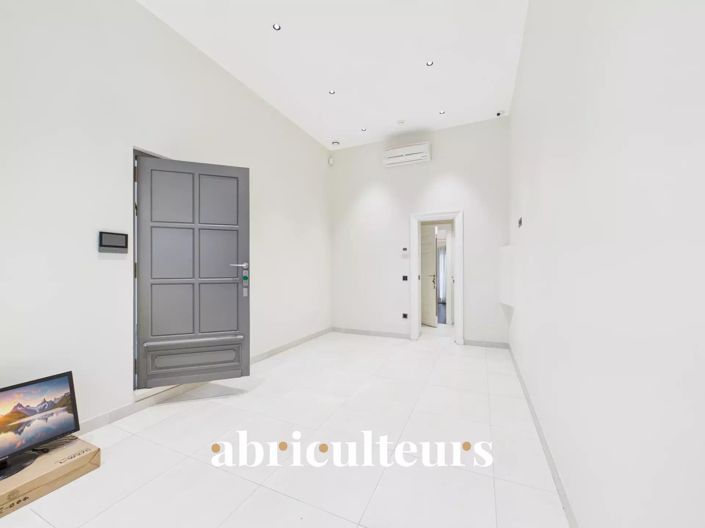 Image No.17-5 Bed House for sale