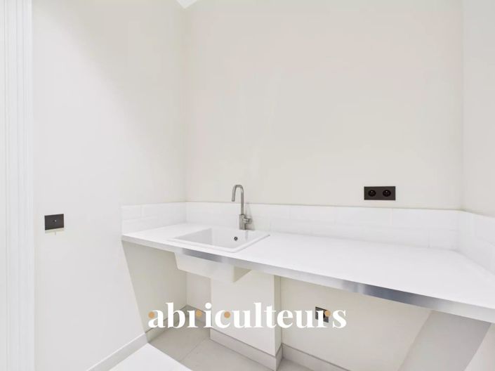 Image No.18-5 Bed House for sale