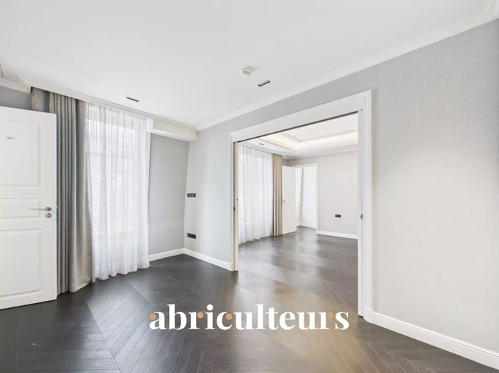 Image No.9-5 Bed House for sale