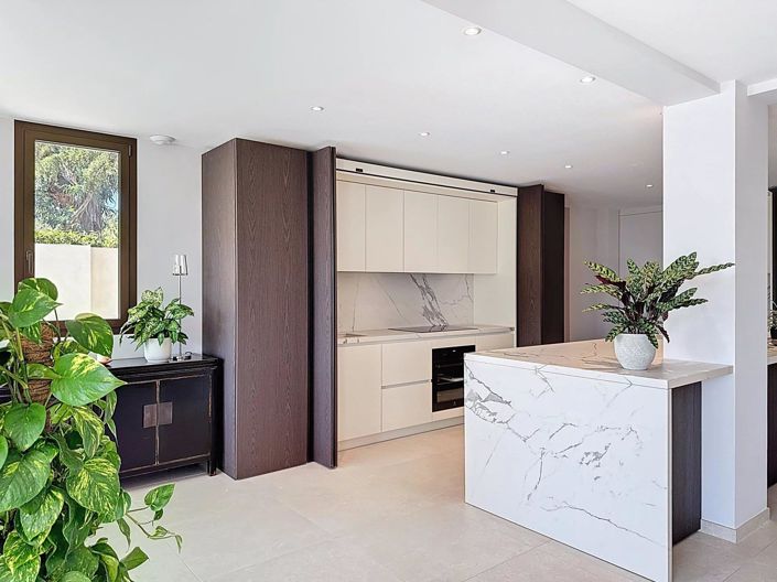 Image No.11-3 Bed House for sale