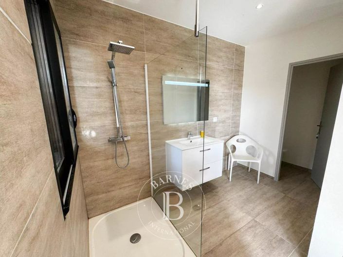 Image No.10-8 Bed House for sale