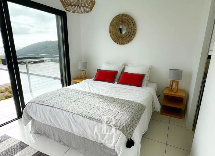 Image No.11-8 Bed House for sale