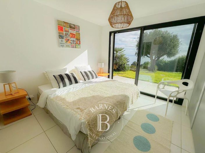 Image No.9-8 Bed House for sale