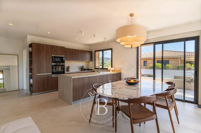 Image No.9-3 Bed Apartment for sale