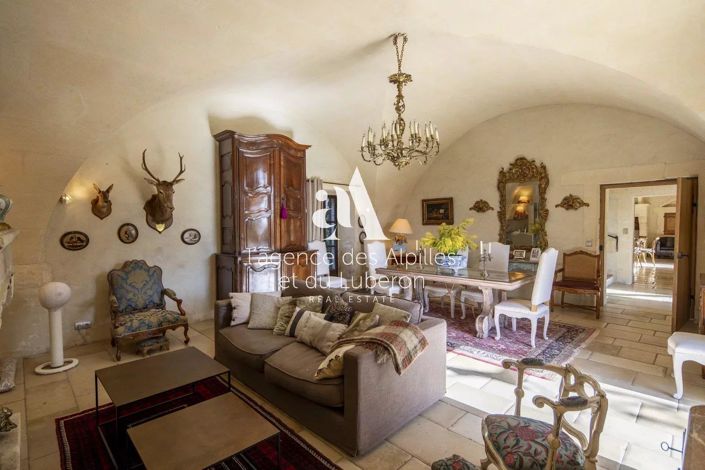 Image No.8-5 Bed House for sale