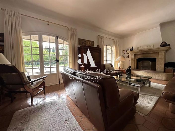 Image No.6-5 Bed House for sale