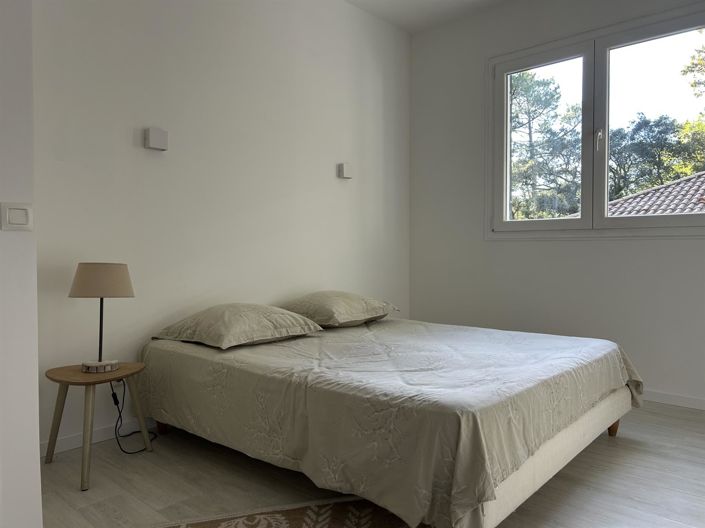 Image No.14-6 Bed House for sale