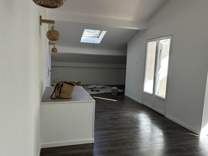 Image No.7-6 Bed House for sale