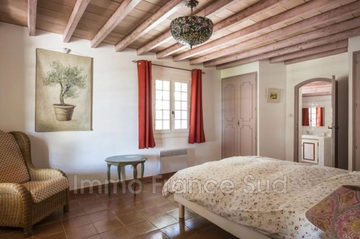 Image No.18-7 Bed House for sale