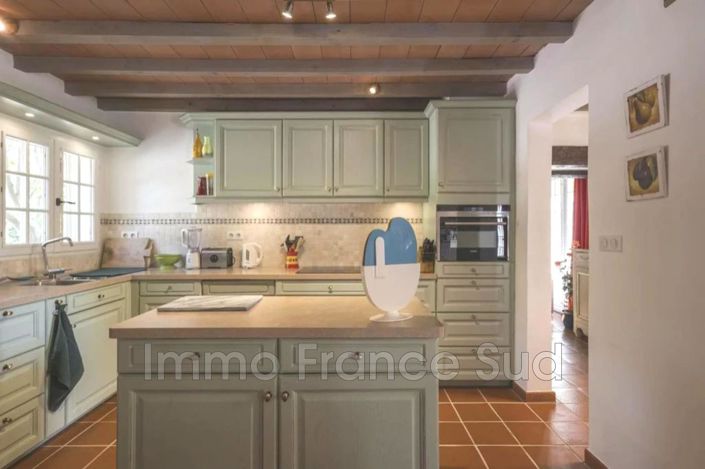 Image No.4-7 Bed House for sale