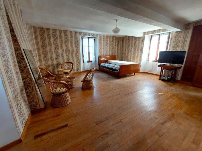 Image No.10-4 Bed House for sale