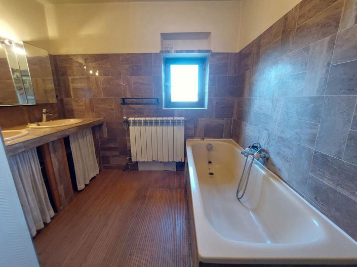 Image No.13-4 Bed House for sale