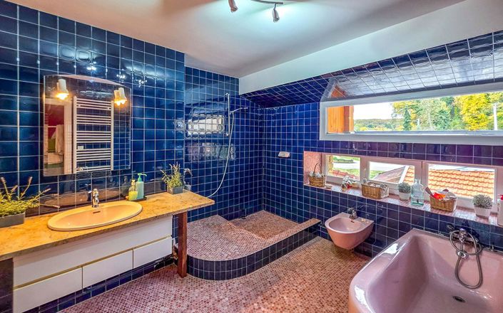 Image No.9-7 Bed House for sale