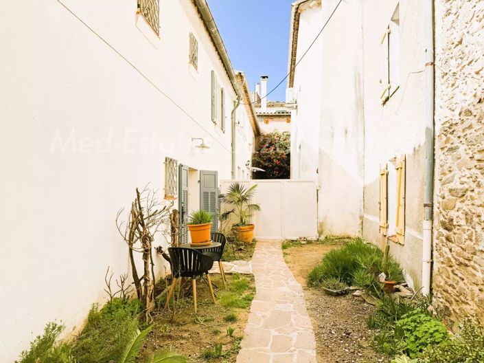 Image No.24-5 Bed Apartment for sale