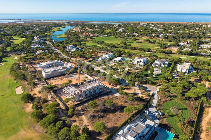 Image No.83-5 Bed House for sale