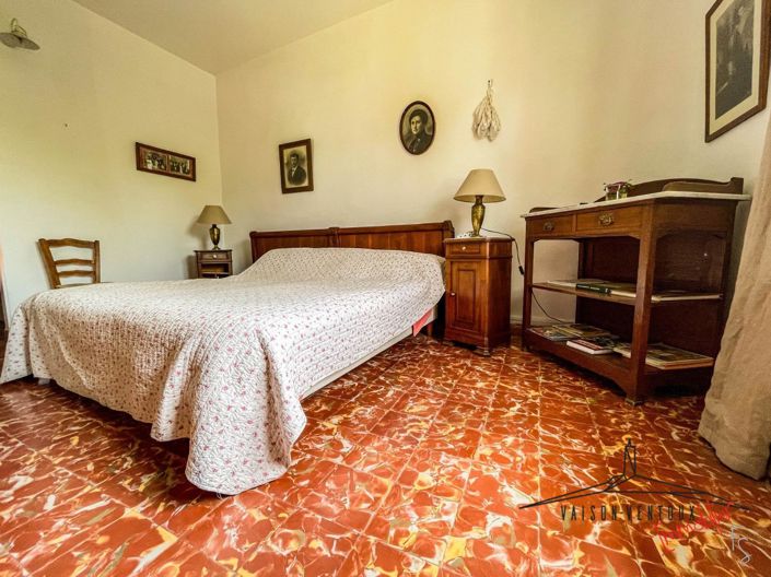 Image No.14-6 Bed House for sale