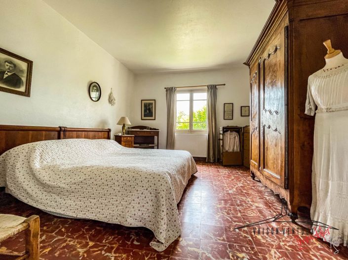 Image No.16-6 Bed House for sale