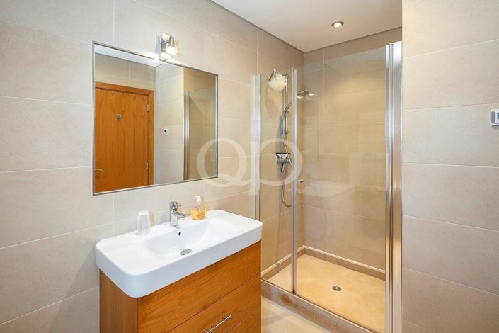 Image No.10-3 Bed House for sale