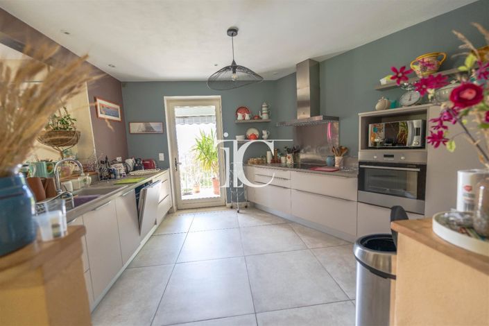 Image No.15-5 Bed House for sale