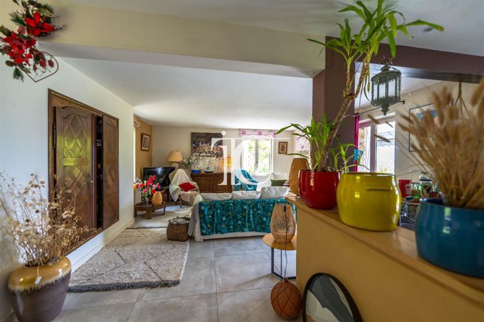 Image No.16-5 Bed House for sale