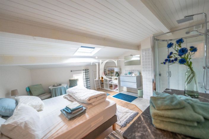 Image No.20-5 Bed House for sale