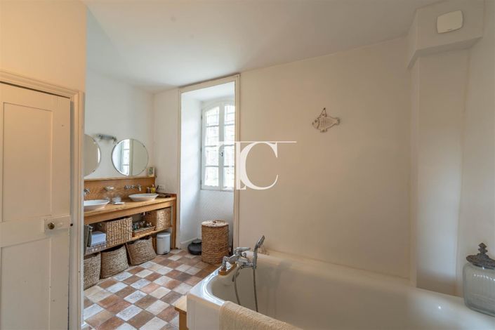 Image No.22-7 Bed House for sale