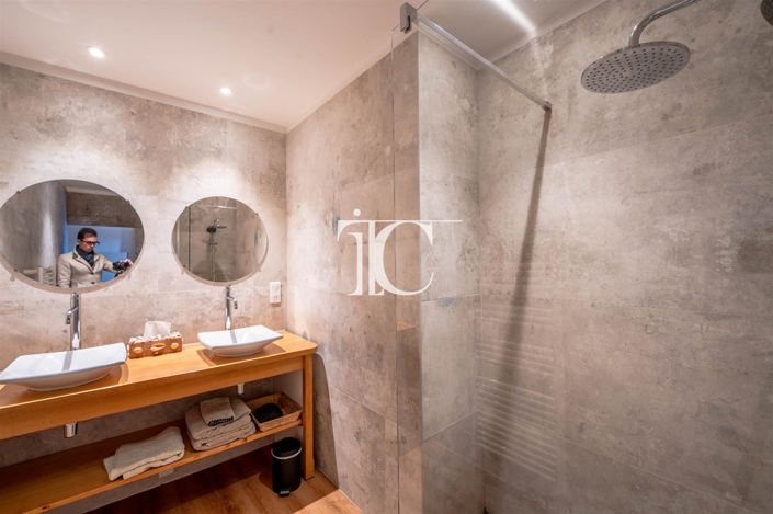 Image No.25-7 Bed House for sale