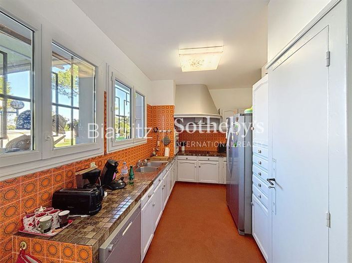 Image No.13-8 Bed House for sale