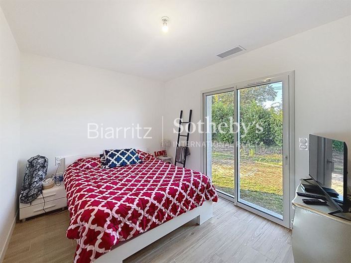 Image No.17-8 Bed House for sale